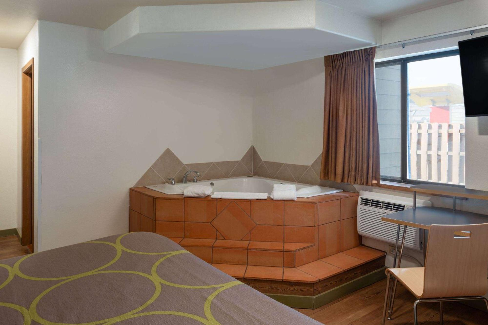 Super 8 By Wyndham Livingston Yellowstone Экстерьер фото